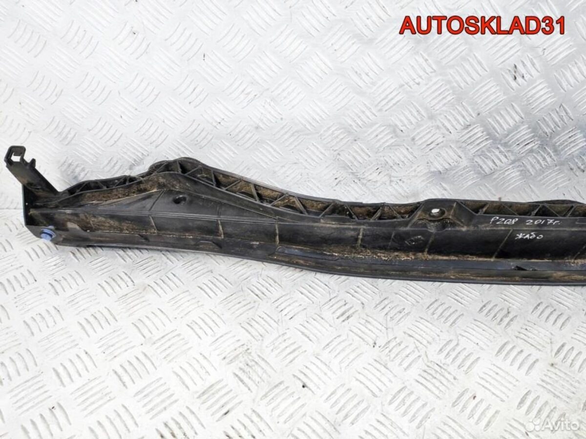 Решетка стеклоочистителя Peugeot 208 9676158680 - АвтоСклад31.рф - авторазборка контрактные б/у запчасти в г. Белгород