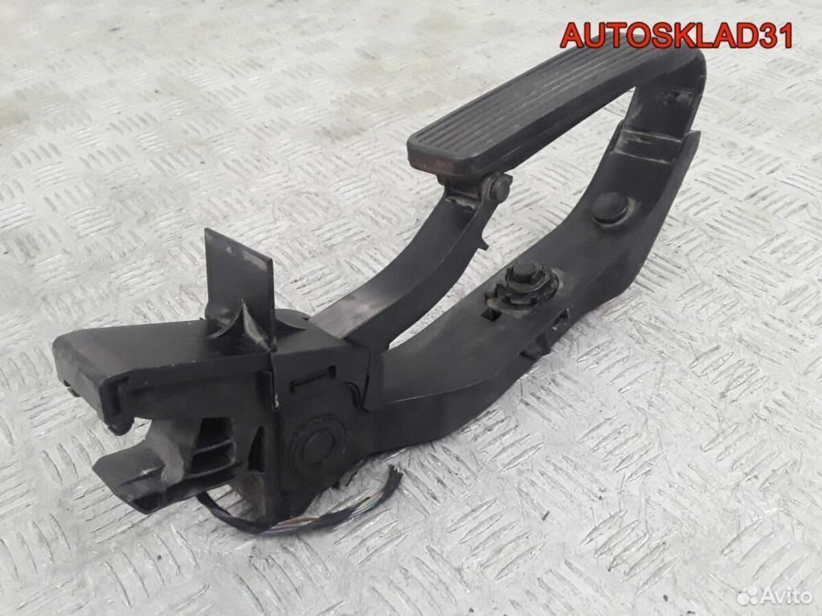 Педаль газа Mercedes Benz W203 A2113000404 - АвтоСклад31.рф - авторазборка контрактные б/у запчасти в г. Белгород