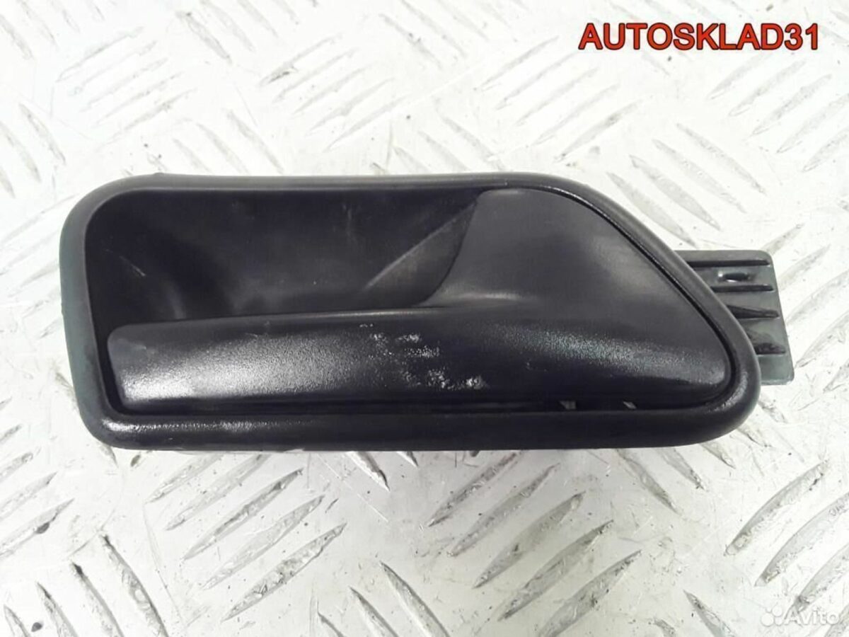 Ручка двери внутренняя правая VW Caddy 2K0837114B - АвтоСклад31.рф - авторазборка контрактные б/у запчасти в г. Белгород