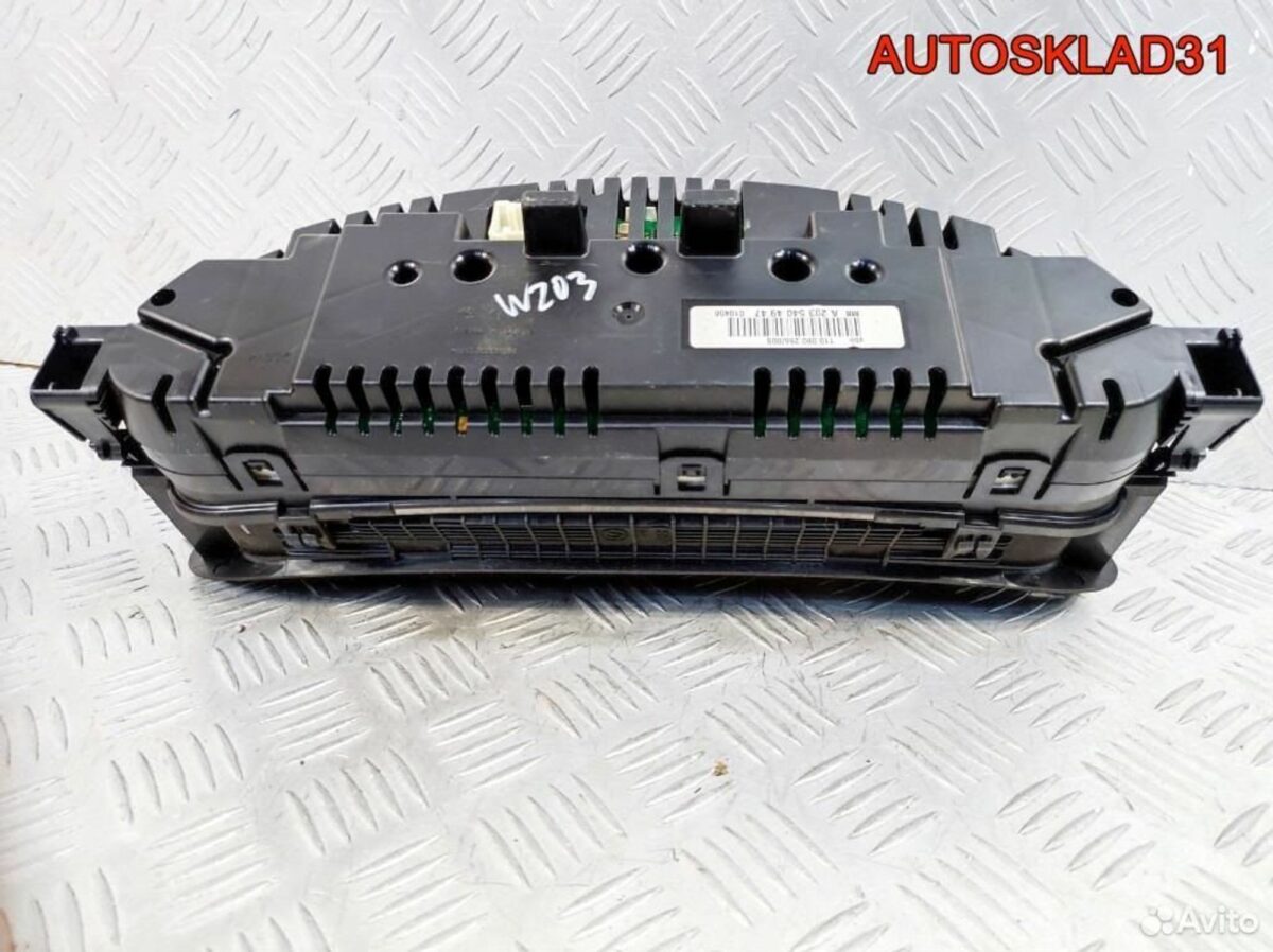 Панель приборов Mercedes W203 A2035404947 Дизель - АвтоСклад31.рф - авторазборка контрактные б/у запчасти в г. Белгород