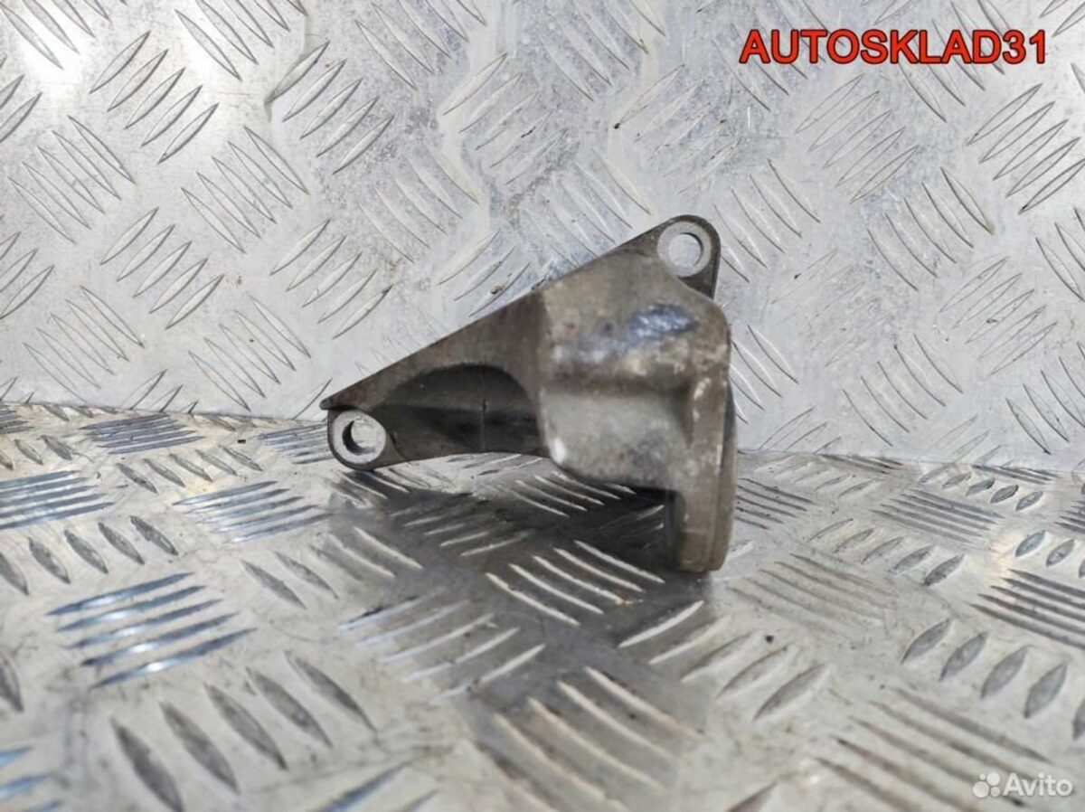 Кронштейн АКПП левый VW Passat B5 8D0399113AA - АвтоСклад31.рф - авторазборка контрактные б/у запчасти в г. Белгород
