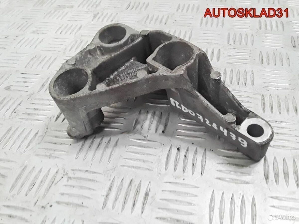 Кронштейн двигателя R Renault Logan 8200728479 - АвтоСклад31.рф - авторазборка контрактные б/у запчасти в г. Белгород