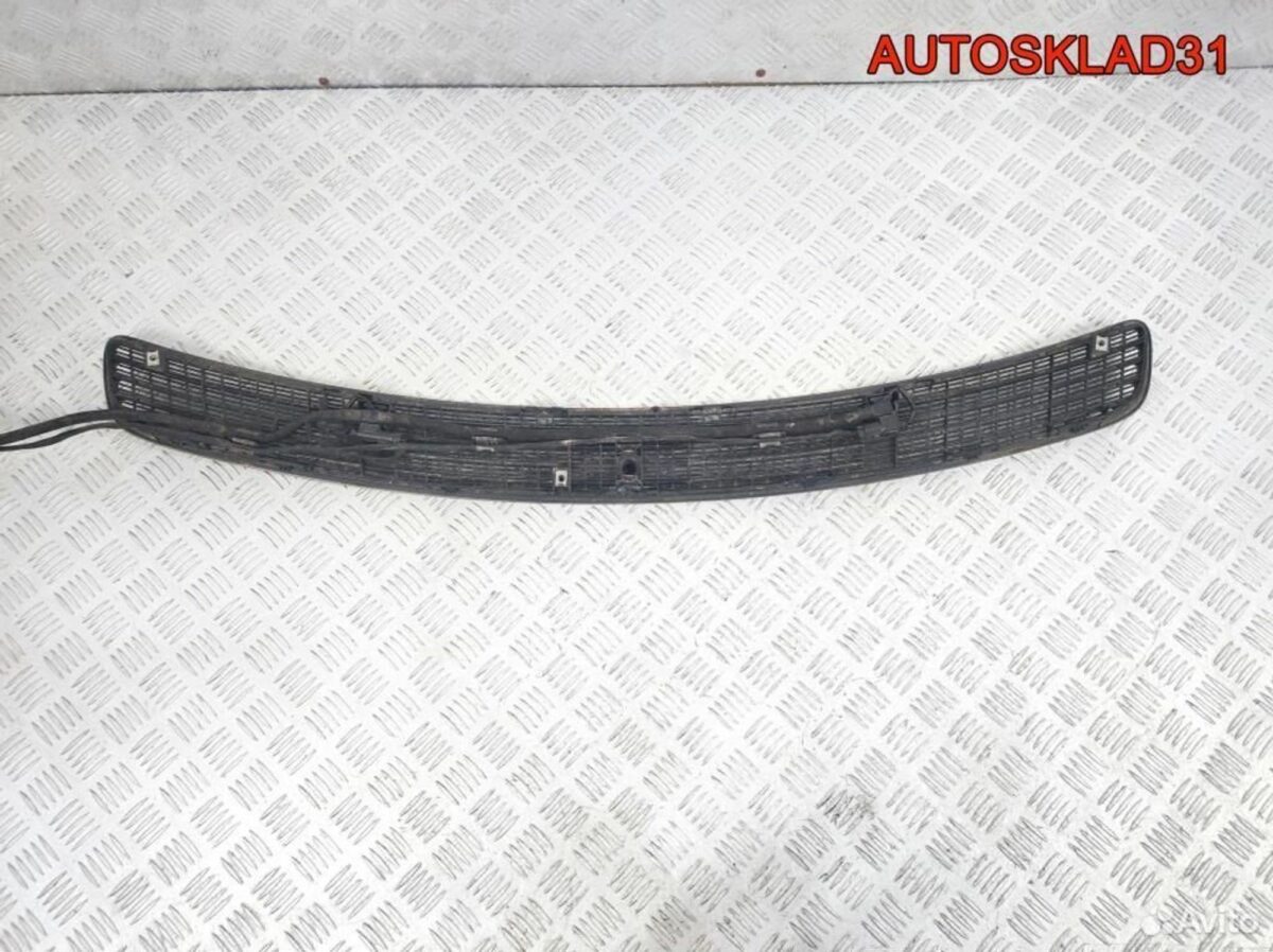 Решетка в капот Mercedes Benz W203 A2038801905 - АвтоСклад31.рф - авторазборка контрактные б/у запчасти в г. Белгород