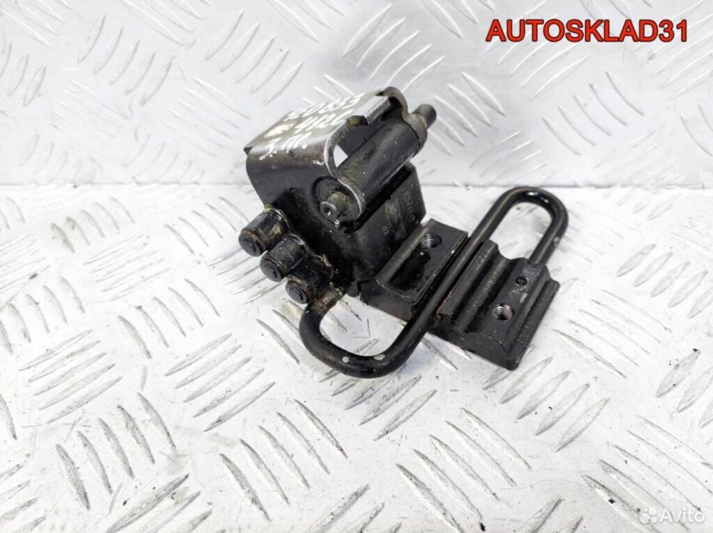 Петля двери задней правой Audi A8 D3 4E0833412C - АвтоСклад31.рф - авторазборка контрактные б/у запчасти в г. Белгород Петля двери задней правой Audi A8 D3 4E0833412C - АвтоСклад31.рф - авторазборка контрактные б/у запчасти в г. Белгород
