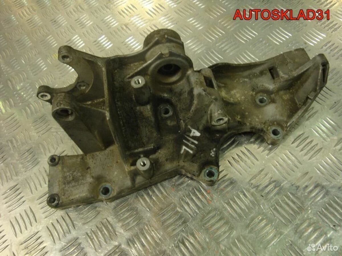 Кронштейн генератора VW Passat B5+ AHL 06B903143K - АвтоСклад31.рф - авторазборка контрактные б/у запчасти в г. Белгород