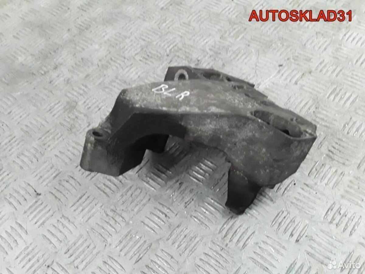 Кронштейн двигателя правый VW Passat B6 2.0 BLR - АвтоСклад31.рф - авторазборка контрактные б/у запчасти в г. Белгород
