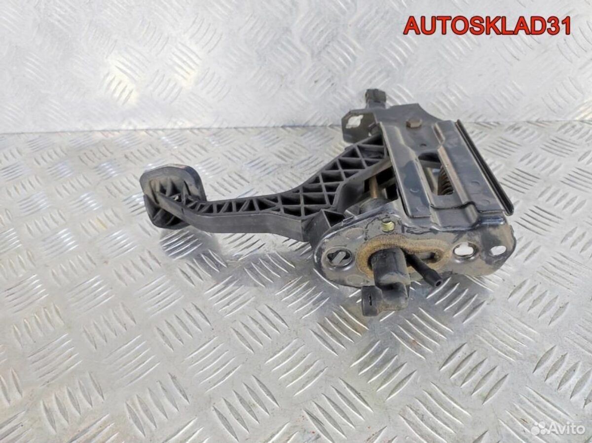 Педаль сцепления в сборе VW Golf 4 1J1721321C - АвтоСклад31.рф - авторазборка контрактные б/у запчасти в г. Белгород