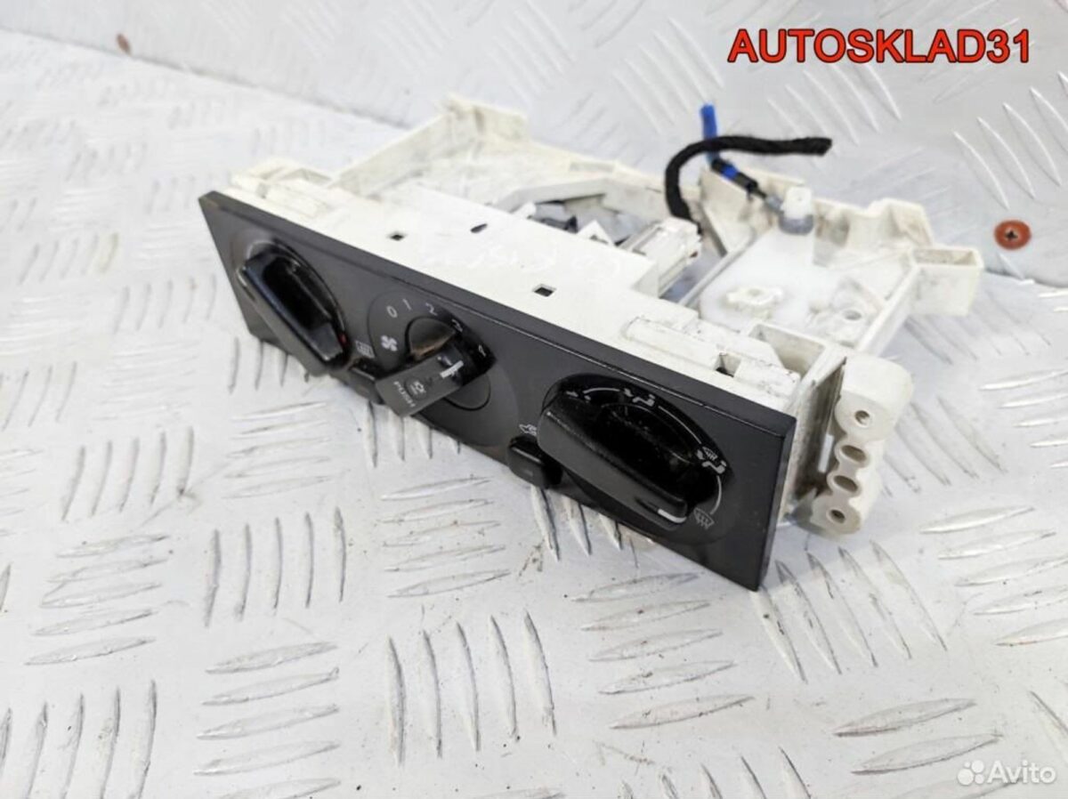 Блок управления печкой Mitsubishi Carisma MR500529 - АвтоСклад31.рф - авторазборка контрактные б/у запчасти в г. Белгород