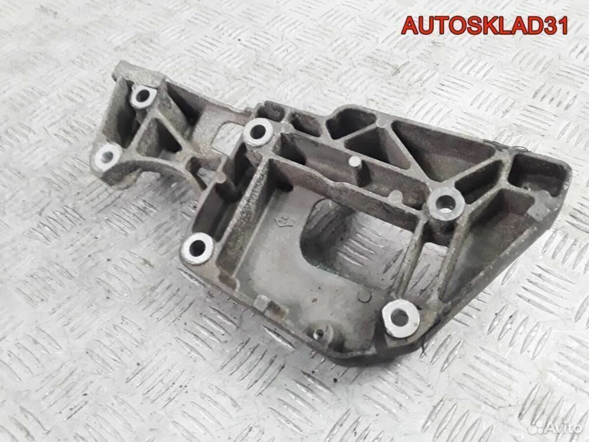 Кронштейн генератора VW Passat B6 BLR 06F903143F - АвтоСклад31.рф - авторазборка контрактные б/у запчасти в г. Белгород