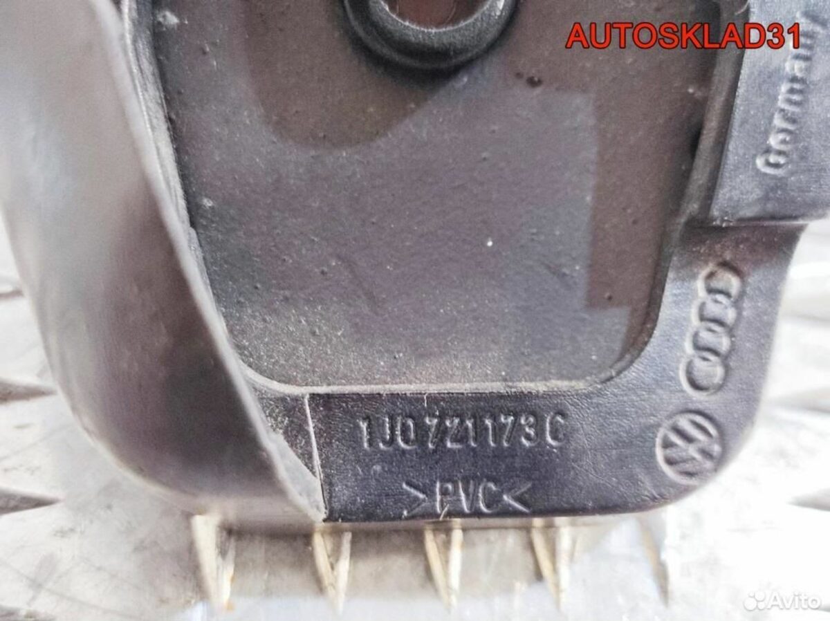Педаль тормоза МКПП Audi A2 8Z1721141 - АвтоСклад31.рф - авторазборка контрактные б/у запчасти в г. Белгород