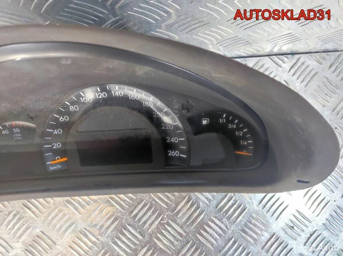 Панель приборов Mercedes Benz W203 A2035401311 - АвтоСклад31.рф - авторазборка контрактные б/у запчасти в г. Белгород