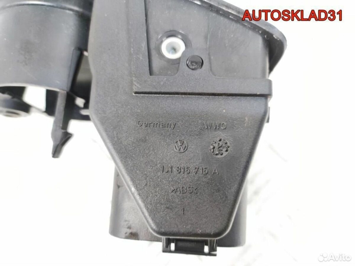 Дефлектор воздушный левый VW Golf 4 1J1815715A - АвтоСклад31.рф - авторазборка контрактные б/у запчасти в г. Белгород