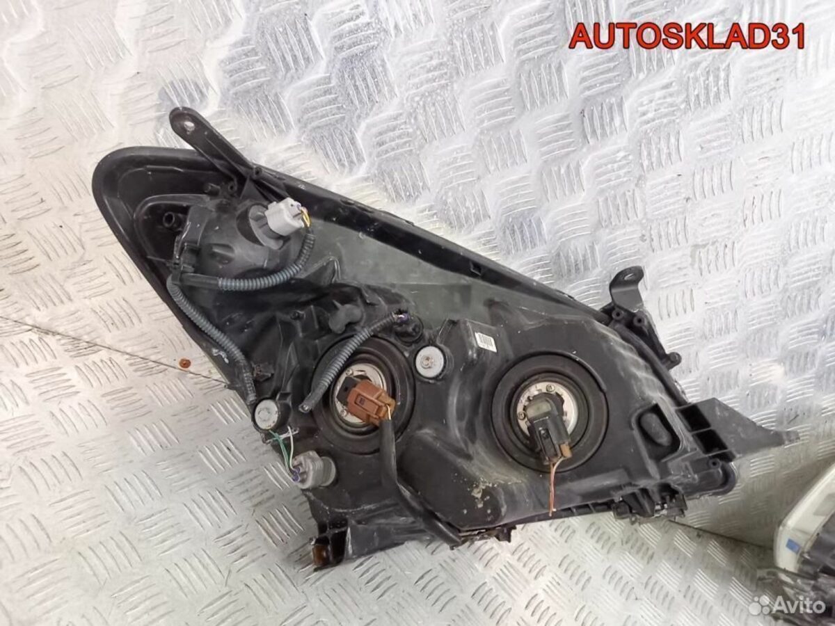 Фара галоген Toyota CorollaVerso 811700F060 - АвтоСклад31.рф - авторазборка контрактные б/у запчасти в г. Белгород
