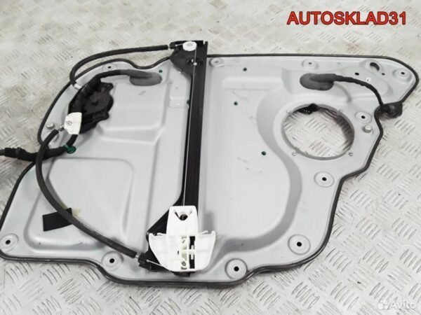 Кронштейн заднего бампера правый Toyota Avensis 2 - АвтоСклад31.рф - авторазборка контрактные б/у запчасти в г. Белгород