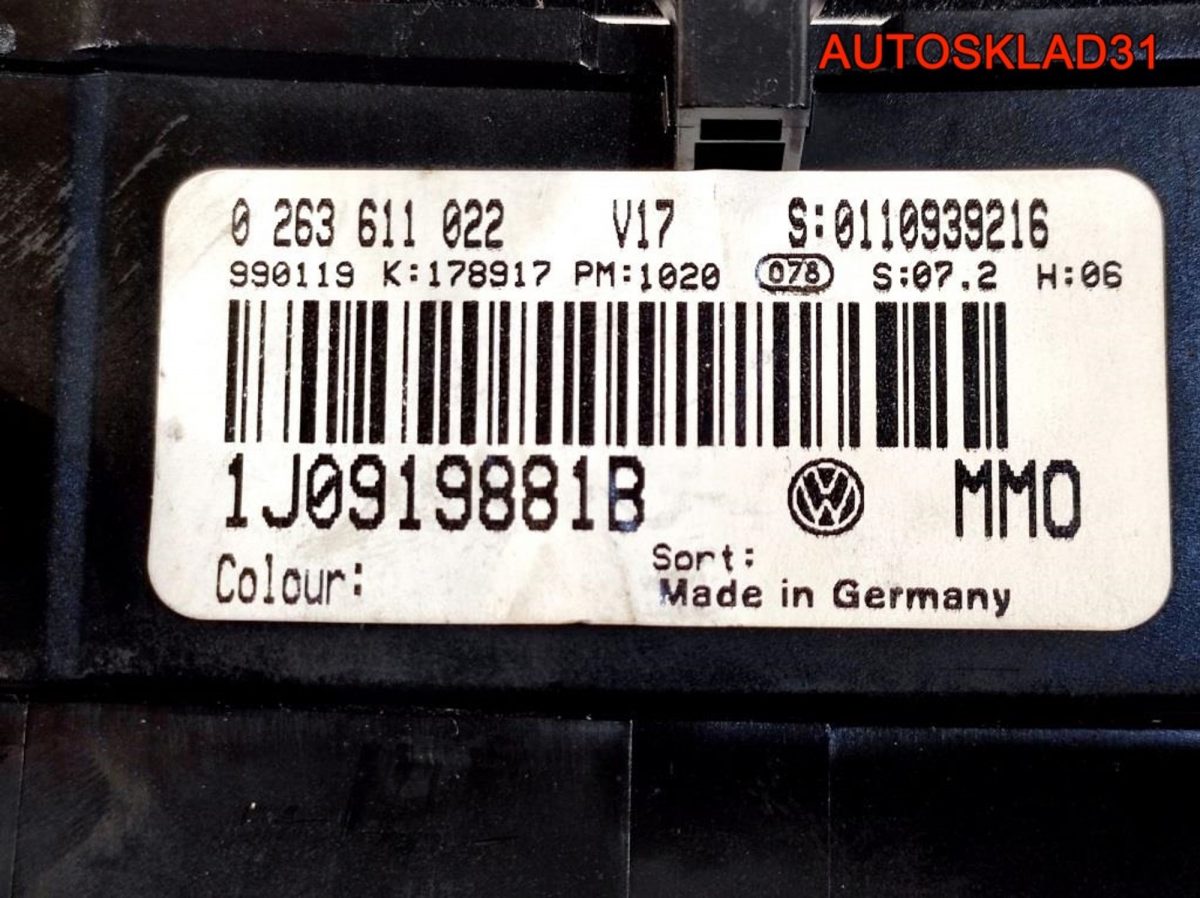 Панель приборов VW Golf 4 1J0919881B Бензин - АвтоСклад31.рф - авторазборка контрактные б/у запчасти в г. Белгород