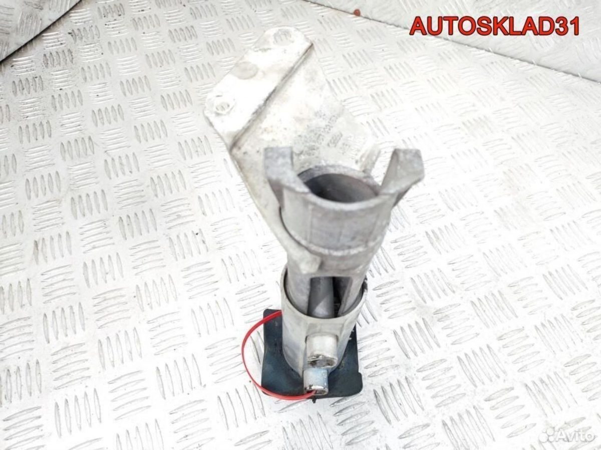 Кронштейн заднего бампера прав Audi 80 8A0807332E - АвтоСклад31.рф - авторазборка контрактные б/у запчасти в г. Белгород