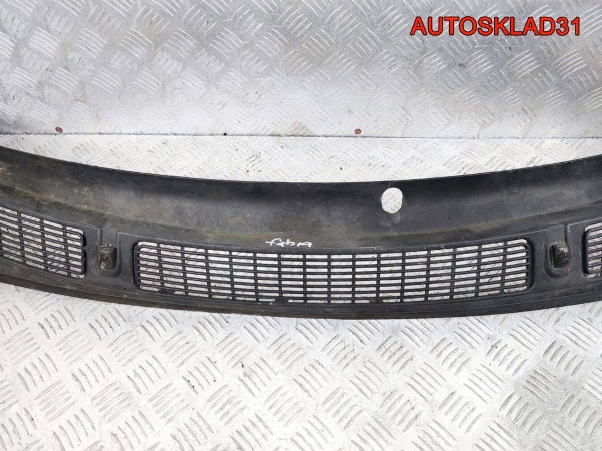Решетка стеклоочистителя Skoda Fabia 5J1819415D - АвтоСклад31.рф - авторазборка контрактные б/у запчасти в г. Белгород