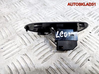 Кнопка стеклоподъемника Seat Leon 1M1 1M0959855 - АвтоСклад31.рф - авторазборка контрактные б/у запчасти в г. Белгород