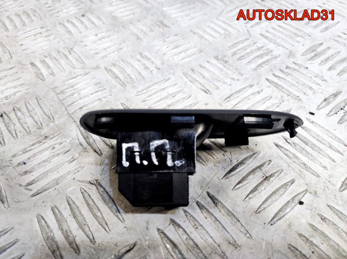 Кнопка стеклоподъемника Seat Leon 1M1 1M0959855 - АвтоСклад31.рф - авторазборка контрактные б/у запчасти в г. Белгород
