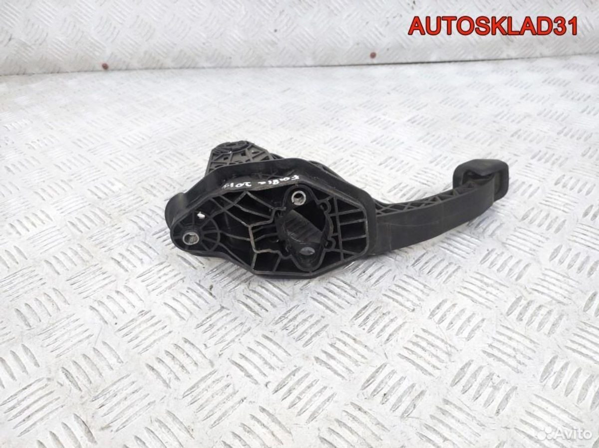 Педаль сцепления Skoda Fabia 6C1721059M - АвтоСклад31.рф - авторазборка контрактные б/у запчасти в г. Белгород