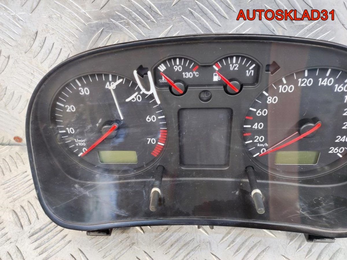 Панель приборов VW Golf 4 1J0919881B Бензин - АвтоСклад31.рф - авторазборка контрактные б/у запчасти в г. Белгород