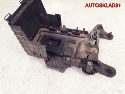 Площадка акб Volkswagen Passat B6 1K0915333C - АвтоСклад31.рф - авторазборка контрактные б/у запчасти в г. Белгород