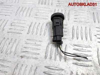 Кнопка открывания багажника Ford Fusion 1250899 - АвтоСклад31.рф - авторазборка контрактные б/у запчасти в г. Белгород