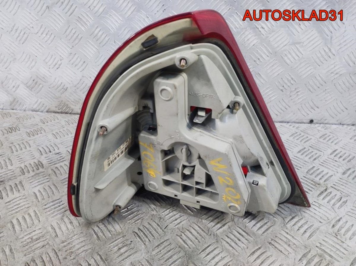 Фонарь задний правый Mercedes W202 A2028201064 - АвтоСклад31.рф - авторазборка контрактные б/у запчасти в г. Белгород