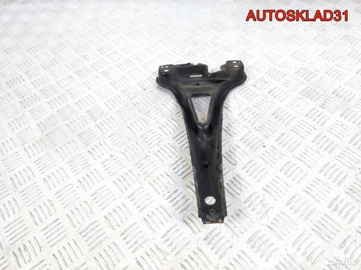Кронштейн замка капота VW Golf 4 1J0805569B - АвтоСклад31.рф - авторазборка контрактные б/у запчасти в г. Белгород