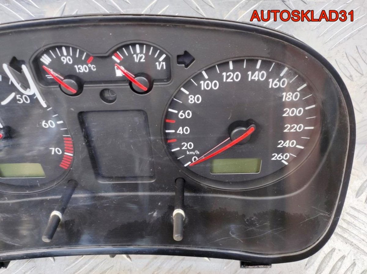Панель приборов VW Golf 4 1J0919881B Бензин - АвтоСклад31.рф - авторазборка контрактные б/у запчасти в г. Белгород
