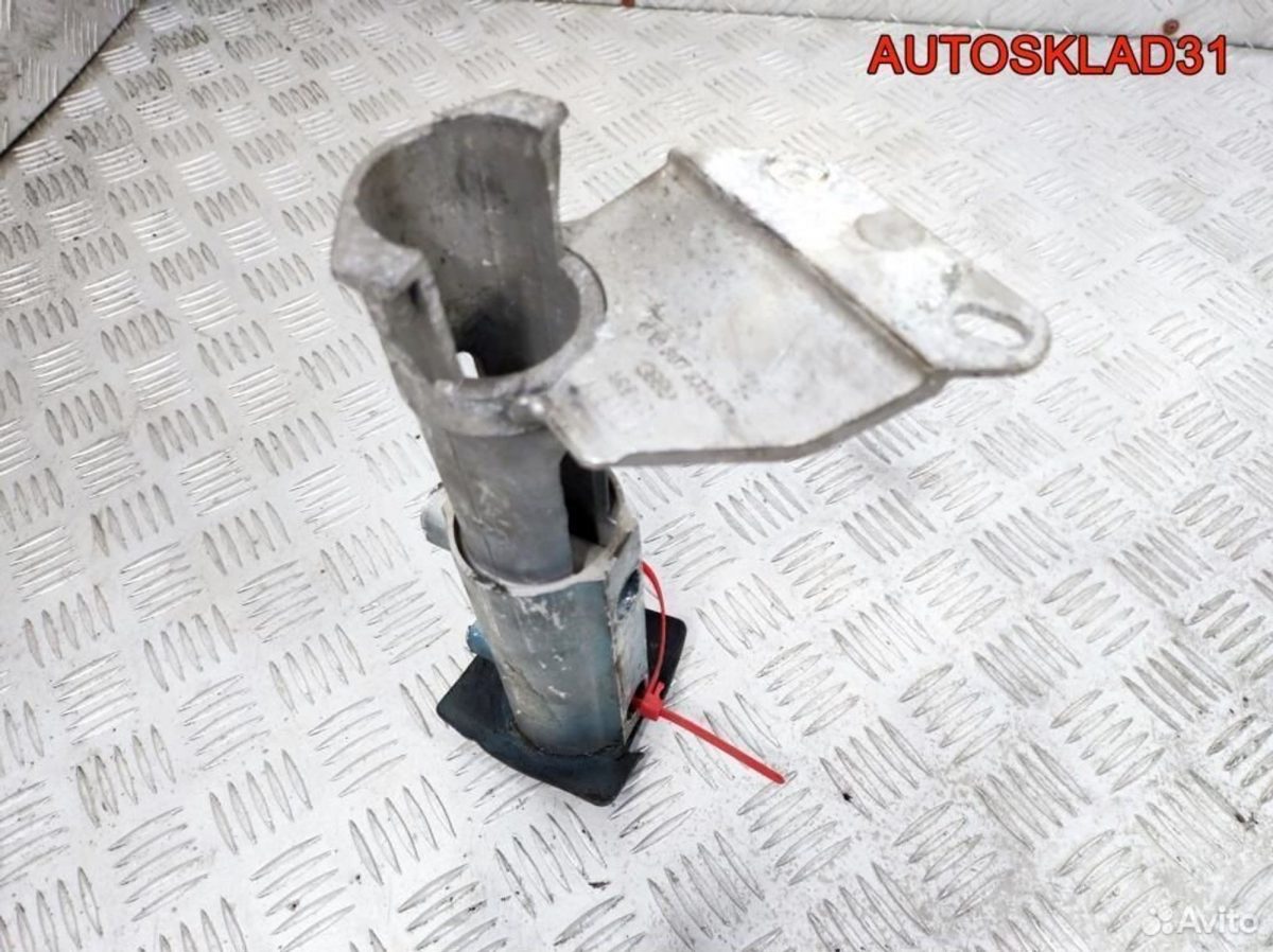 Кронштейн заднего бампера прав Audi 80 8A0807332E - АвтоСклад31.рф - авторазборка контрактные б/у запчасти в г. Белгород