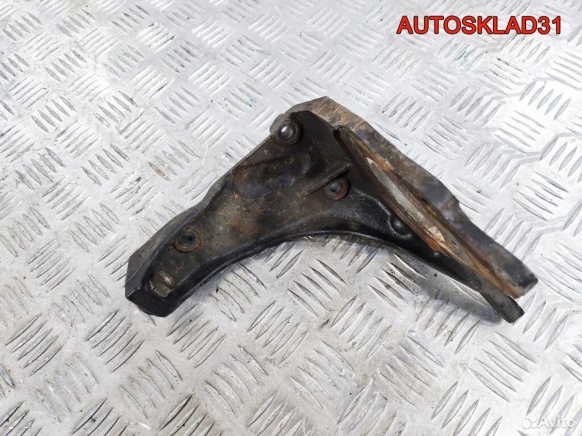 Кронштейн тнвд VW Passat B5 028130147M - АвтоСклад31.рф - авторазборка контрактные б/у запчасти в г. Белгород