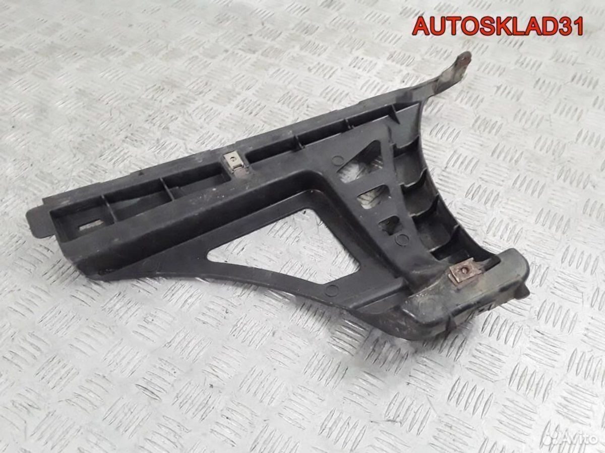 Кронштейн заднего бампера левый Mitsubishi Carisma - АвтоСклад31.рф - авторазборка контрактные б/у запчасти в г. Белгород