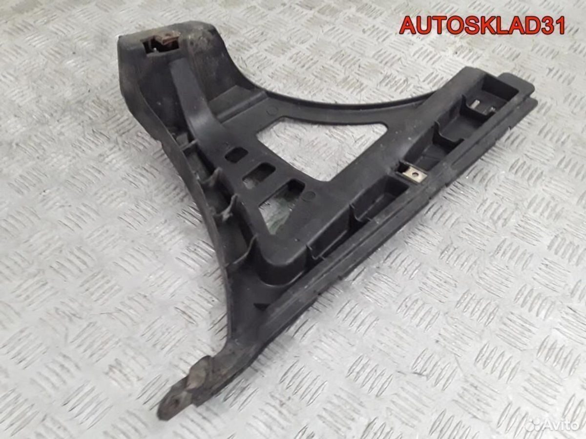Кронштейн заднего бампера левый Mitsubishi Carisma - АвтоСклад31.рф - авторазборка контрактные б/у запчасти в г. Белгород