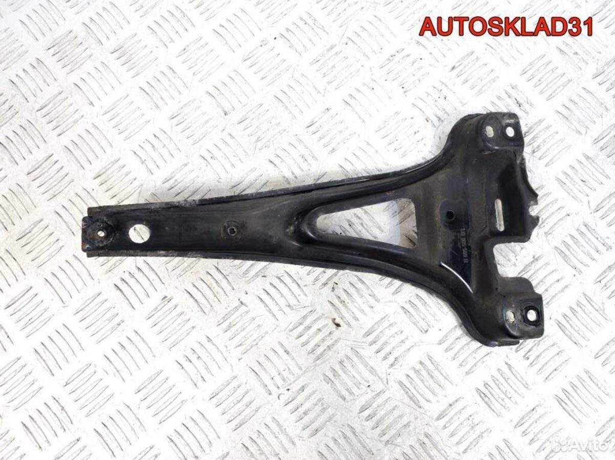 Кронштейн замка капота VW Golf 4 1J0805569B - АвтоСклад31.рф - авторазборка контрактные б/у запчасти в г. Белгород