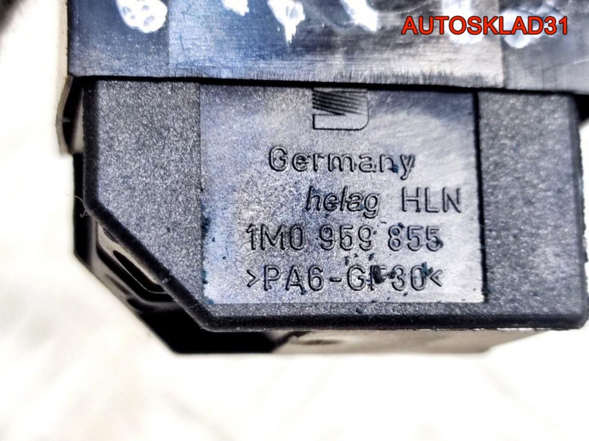Кнопка стеклоподъемника Seat Leon 1M1 1M0959855 - АвтоСклад31.рф - авторазборка контрактные б/у запчасти в г. Белгород