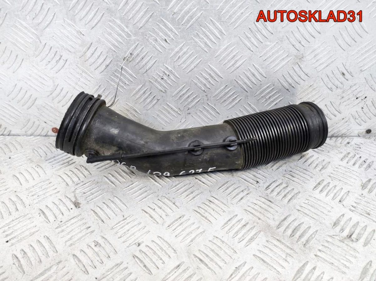 Патрубок фильтра VW Passat B5 06B129627E - АвтоСклад31.рф - авторазборка контрактные б/у запчасти в г. Белгород