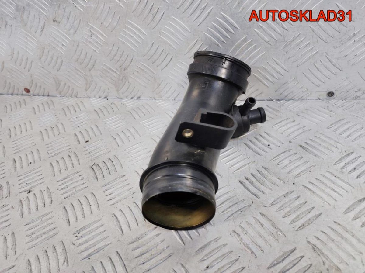 Патрубок воздушный VW Passat B5 058133357A - АвтоСклад31.рф - авторазборка контрактные б/у запчасти в г. Белгород