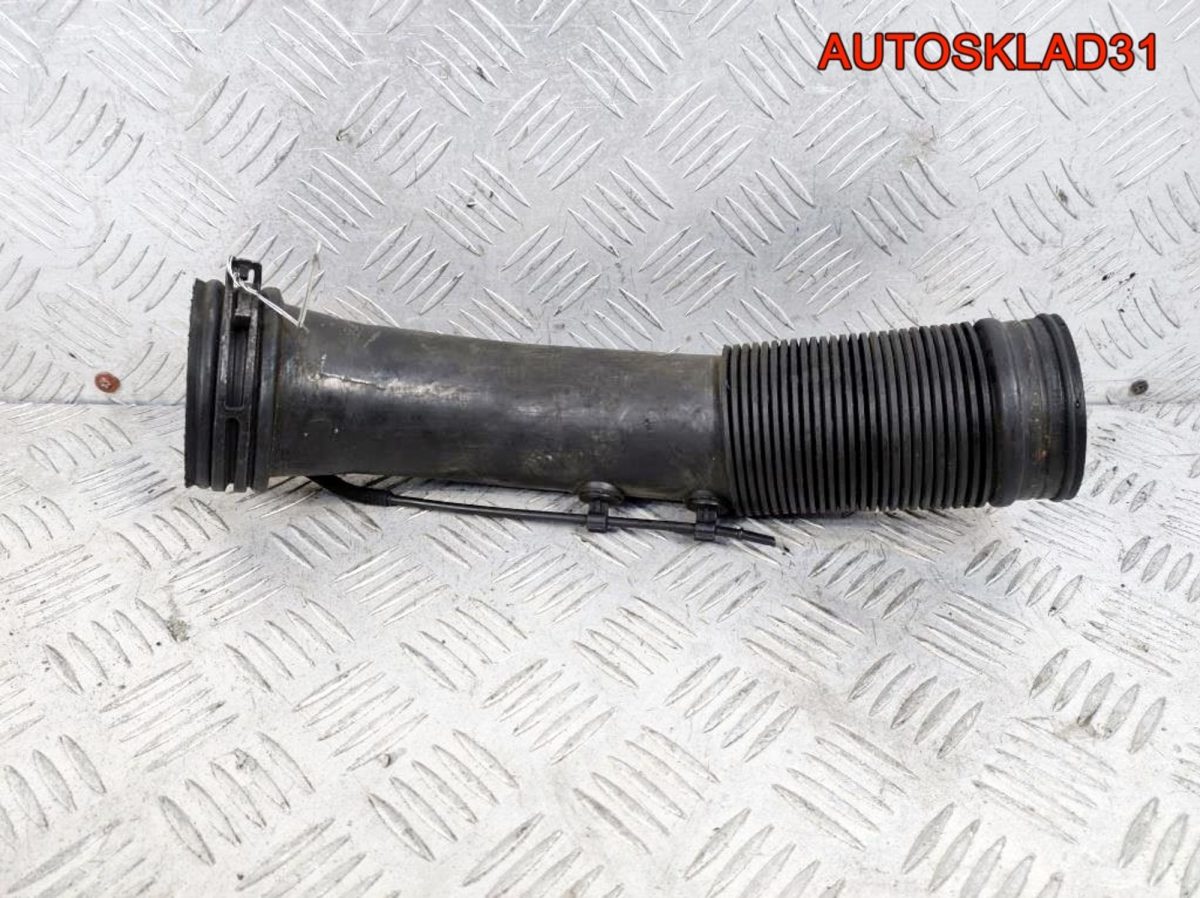 Патрубок фильтра VW Passat B5 06B129627E - АвтоСклад31.рф - авторазборка контрактные б/у запчасти в г. Белгород