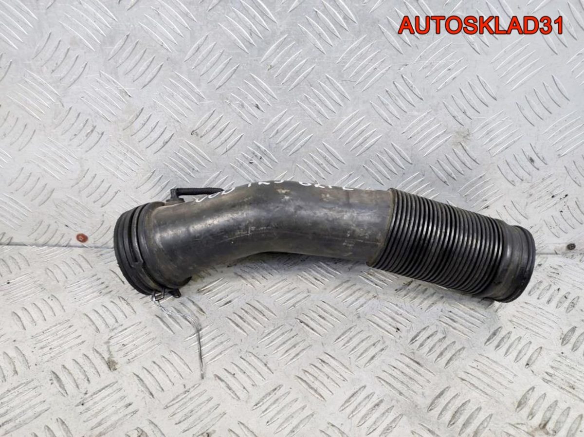 Патрубок фильтра VW Passat B5 06B129627E - АвтоСклад31.рф - авторазборка контрактные б/у запчасти в г. Белгород