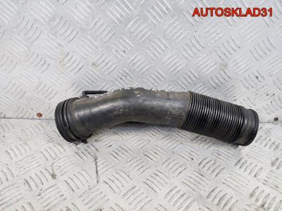 Патрубок фильтра VW Passat B5 06B129627E - АвтоСклад31.рф - авторазборка контрактные б/у запчасти в г. Белгород