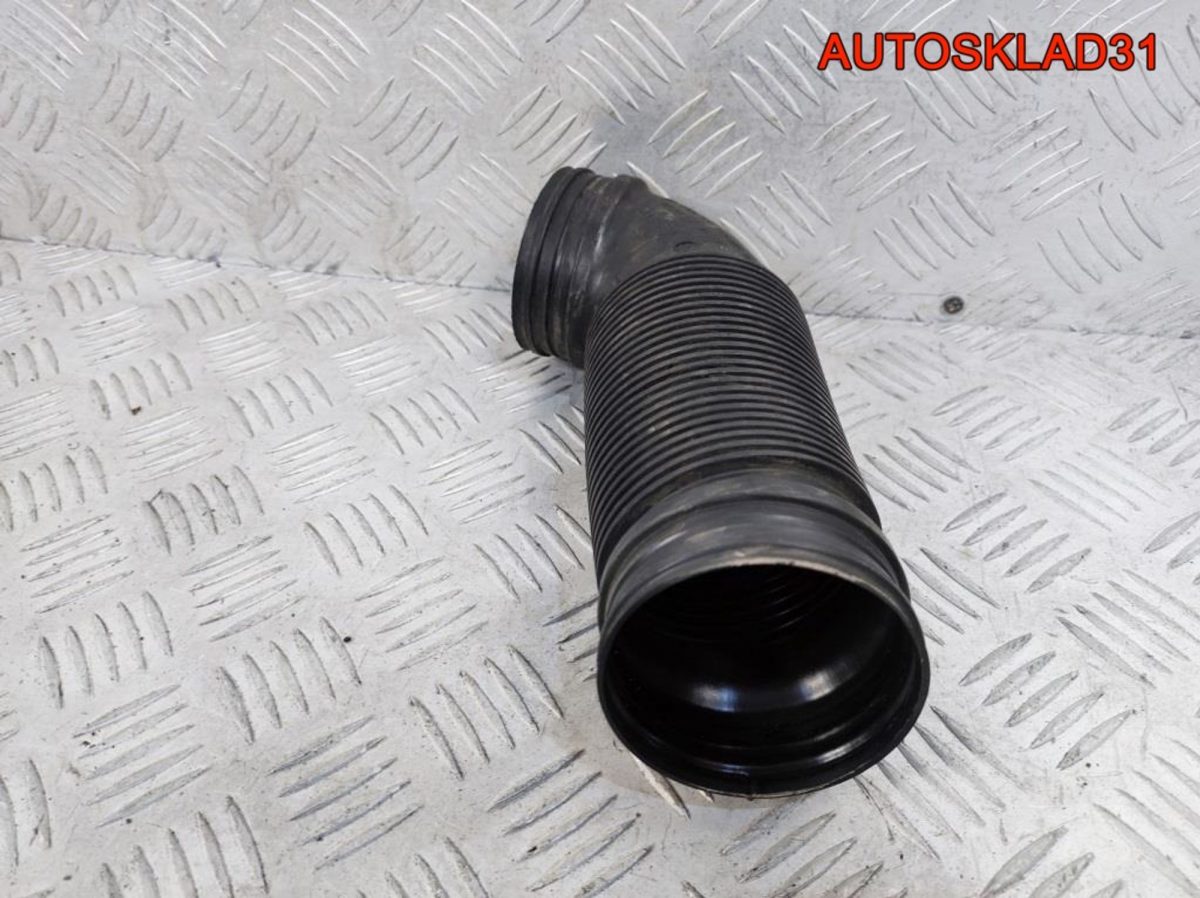 Патрубок воздушный VW Passat B6 1K0129684B - АвтоСклад31.рф - авторазборка контрактные б/у запчасти в г. Белгород