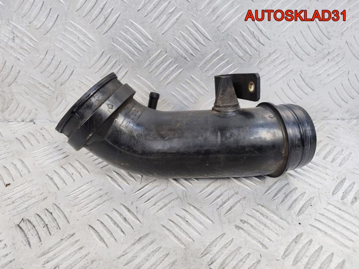 Патрубок воздушный VW Passat B5 058133357A - АвтоСклад31.рф - авторазборка контрактные б/у запчасти в г. Белгород