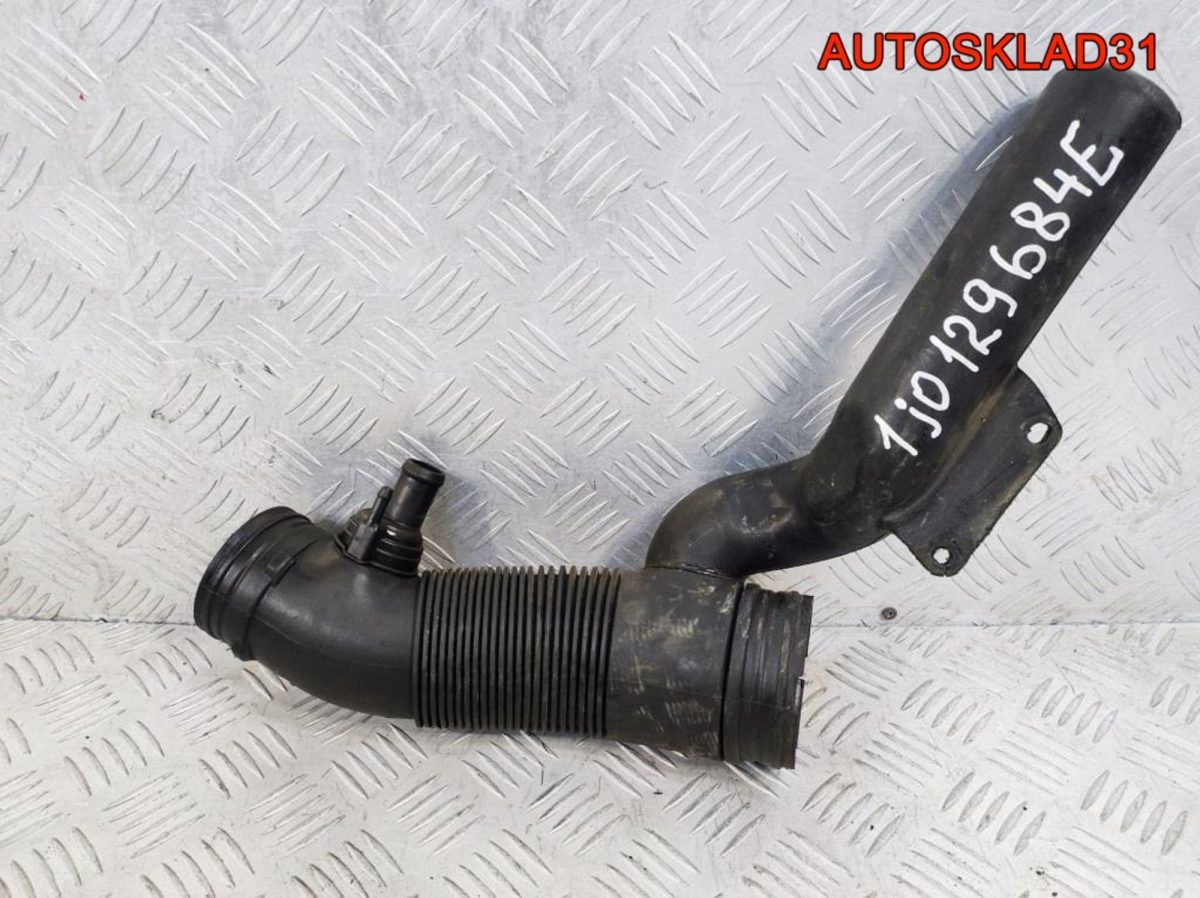 Патрубок воздушного фильтра Audi A3 8L 1J0129684E - АвтоСклад31.рф - авторазборка контрактные б/у запчасти в г. Белгород