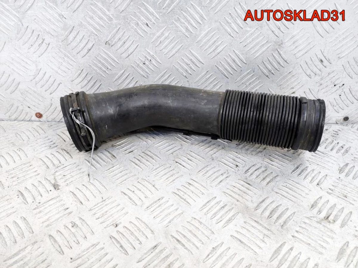 Патрубок фильтра VW Passat B5 06B129627E - АвтоСклад31.рф - авторазборка контрактные б/у запчасти в г. Белгород