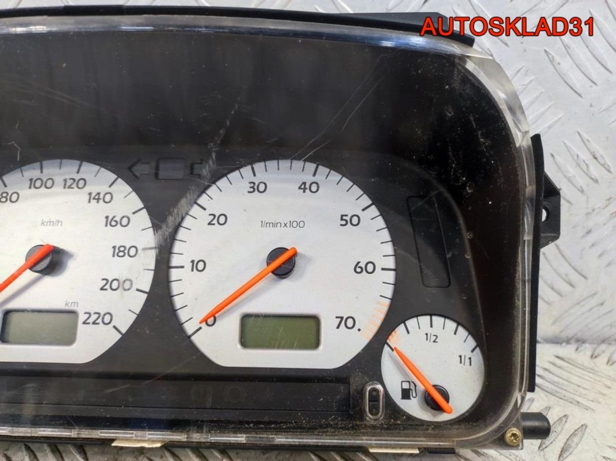 Панель приборов VW Golf Mk3 1H0919861G Бензин - АвтоСклад31.рф - авторазборка контрактные б/у запчасти в г. Белгород