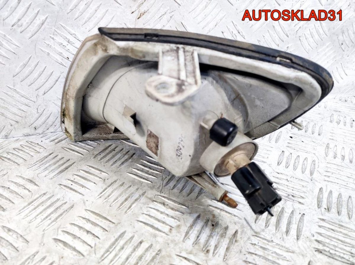 Указатель поворота правый Hyundai Trajet 923023A0 - АвтоСклад31.рф - авторазборка контрактные б/у запчасти в г. Белгород