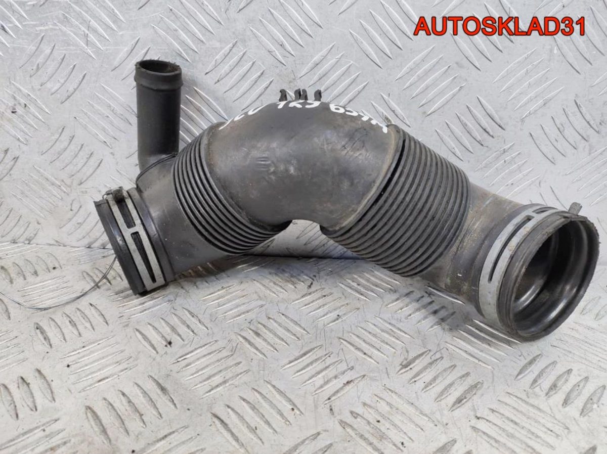 Патрубок воздушного фильтра Passat B6 3C0129654M - АвтоСклад31.рф - авторазборка контрактные б/у запчасти в г. Белгород