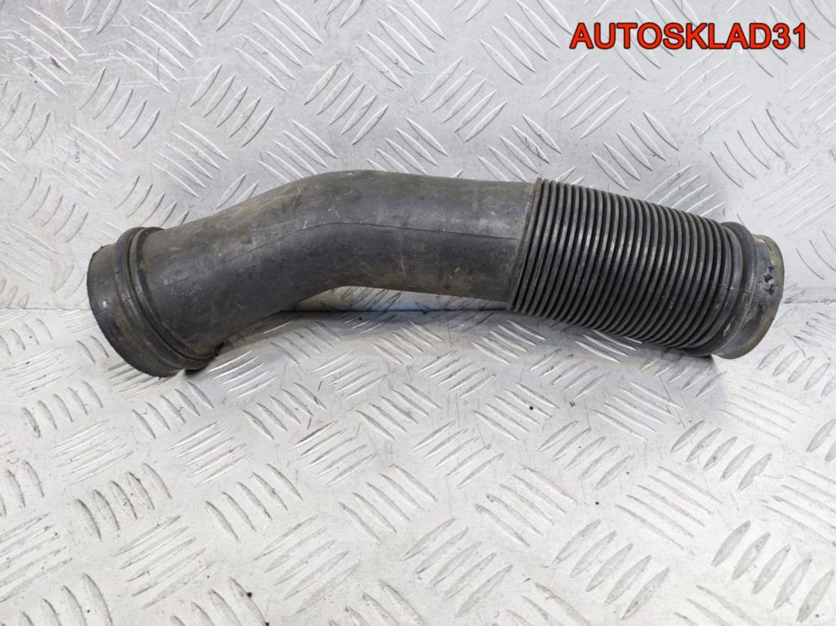 Патрубок воздушный VW Passat B5 058129627E - АвтоСклад31.рф - авторазборка контрактные б/у запчасти в г. Белгород
