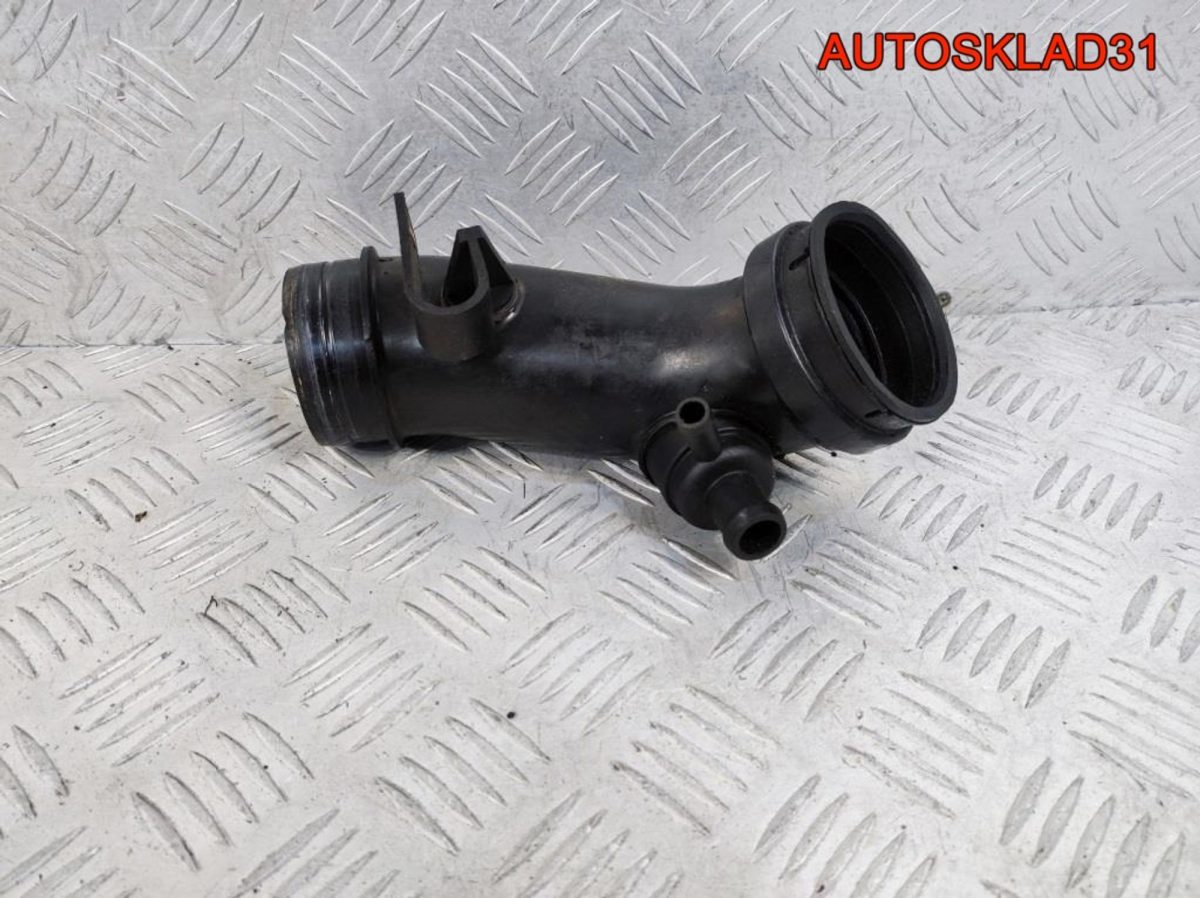 Патрубок воздушный VW Passat B5 058133357A - АвтоСклад31.рф - авторазборка контрактные б/у запчасти в г. Белгород